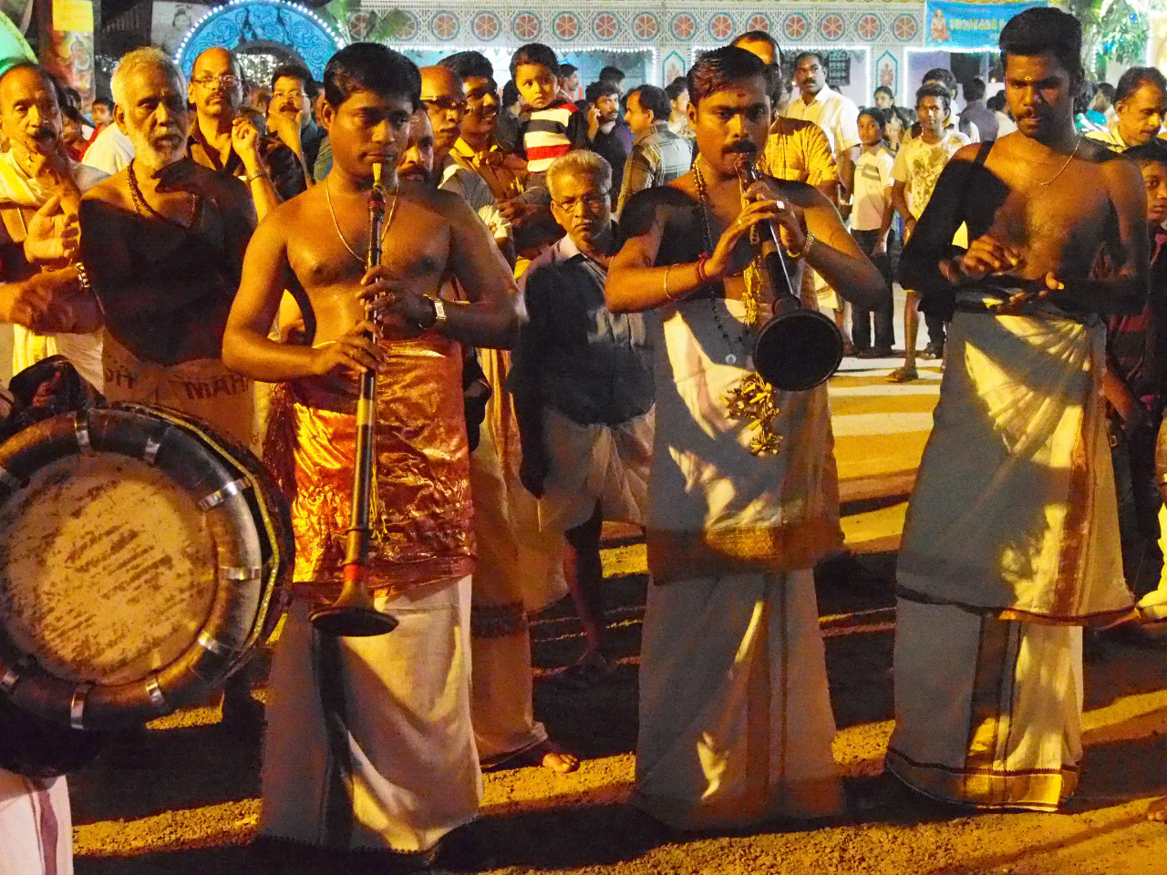 musiciens au Pooma de Guruwajur